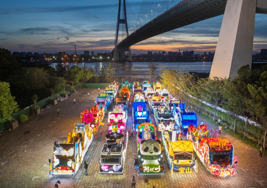 明晚 跟著花車游上海 25輛主題花車將亮相旅游節(jié)