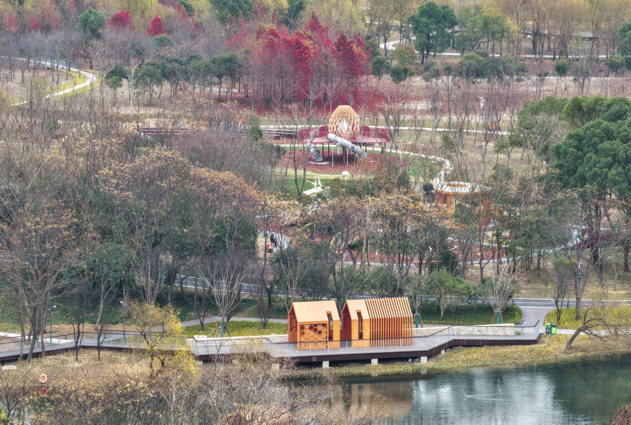 近日，位于浦東新區(qū)的凌橋公園提升改造后向市民游客開放，為上海環(huán)城生態(tài)公園帶再添高品質(zhì)綠色空間。記者 張海峰 攝.jpg