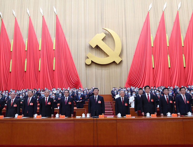 10月22日，中國共產(chǎn)黨第二十次全國代表大會在北京人民大會堂勝利閉幕。這是習(xí)近平、李克強、栗戰(zhàn)書、汪洋、王滬寧、趙樂際、韓正、王岐山、胡錦濤在主席臺上。.jpg