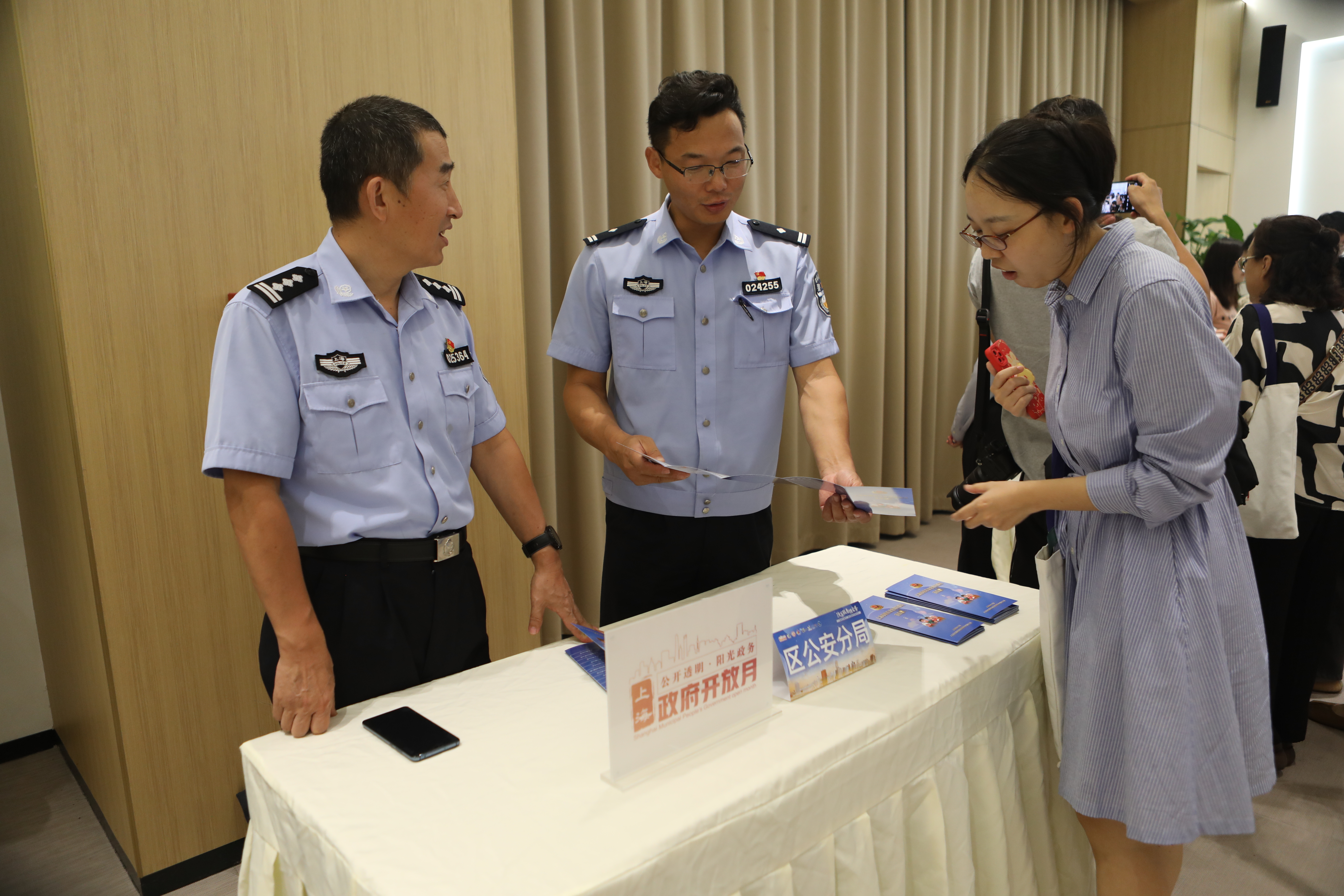 【聽】入場券被“秒光” 長寧這場政策“課堂”有何魅力？4.jpg