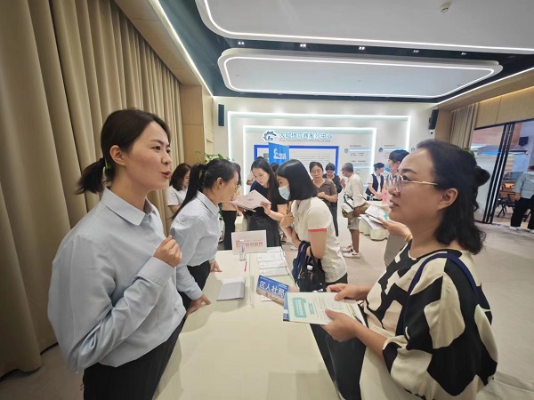 打好惠企服務“組合拳”，長寧區(qū)打通政府聯系服務企業(yè)群眾“最后一公里”2.jpg