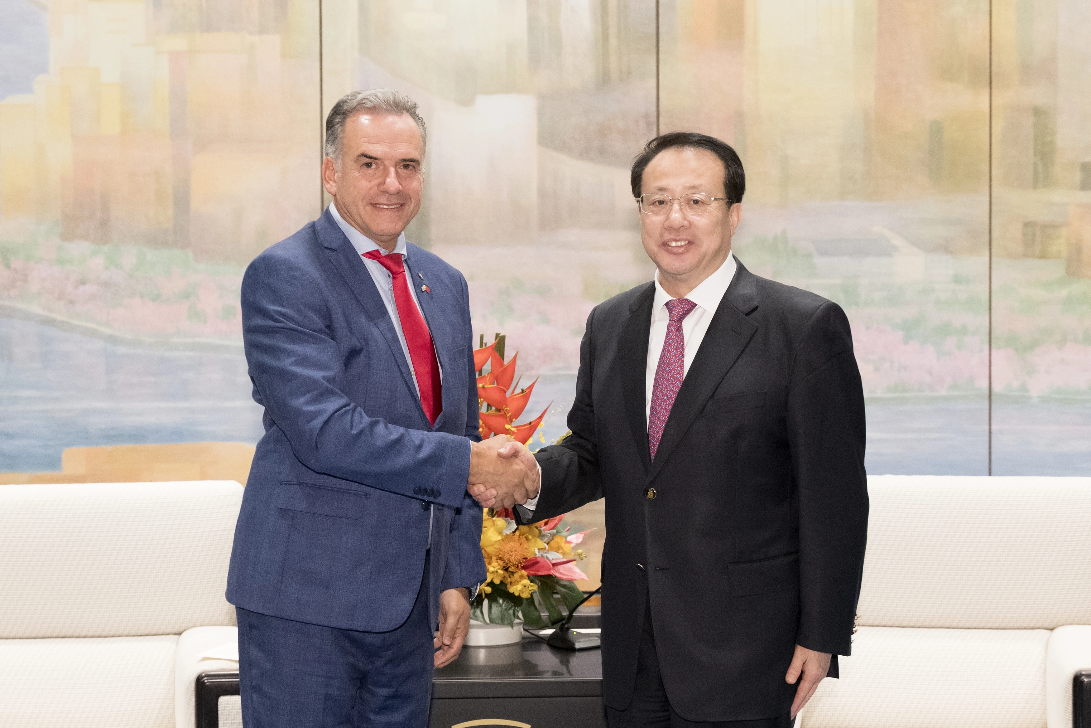 龔正會見烏拉圭總統(tǒng)奧爾西。記者 張春海 攝.jpg