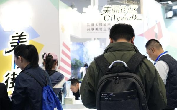 4參觀者.jpg 4參觀者.jpg