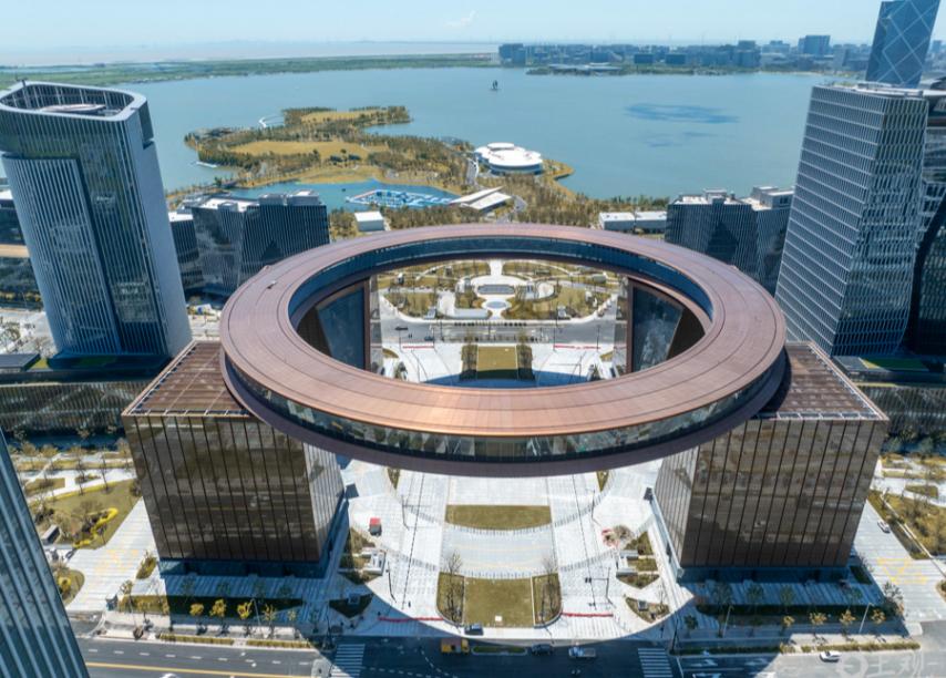 臨港新地標(biāo)“榮耀之環(huán)”完成建設(shè)即將投入使用